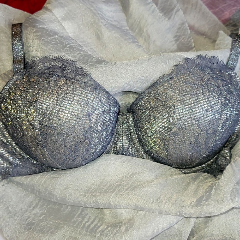 NEW VS GRAY AND SILVER LACEY PUSH UP BRA 36C